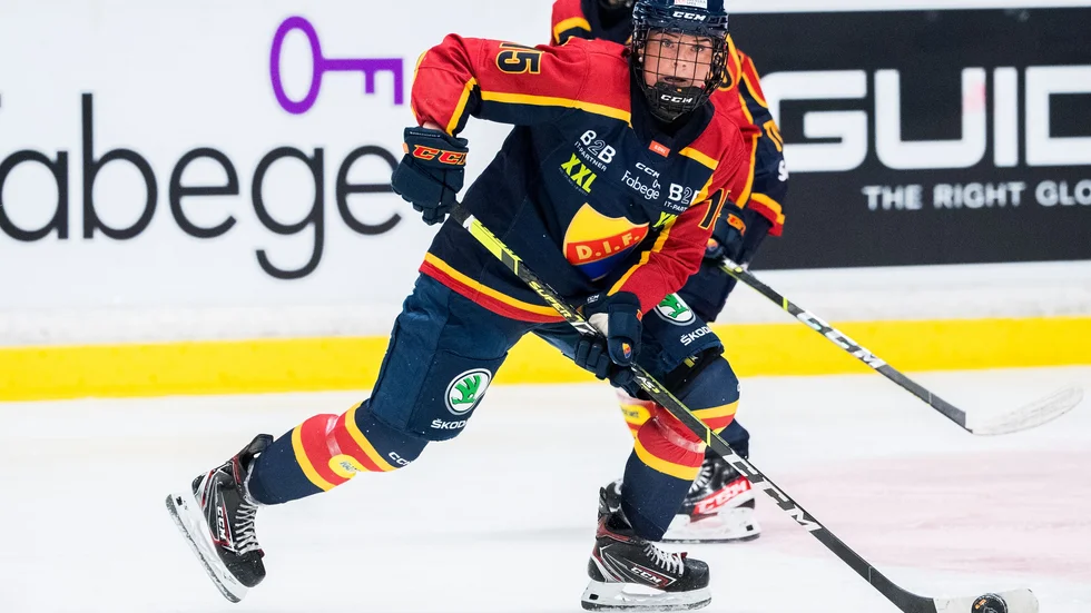 Lova Blom, som för ett par år sedan spelade U16-hockey i Nyköping, summerar en lyckad säsong hittills. Men det finns mer att hämta. 