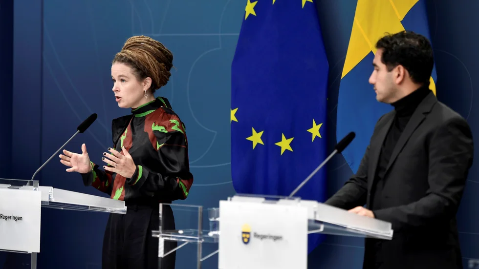 Kulturminister Amanda Lind (MP) och socialförsäkringsminister Ardalan Shekarabi (S) presenterar den nya SGI-utredningen vid en pressträff.