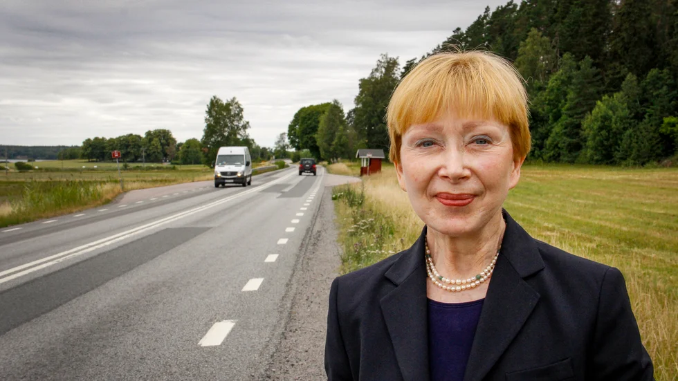 Knivstaprofilen Ylva Dahlström har nu kämpat för cykelvägen i 23 år. Bilden är från ett tidigare reportage om länsväg 255.
