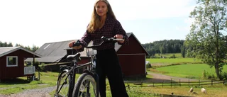 Anna cyklade 1,5 mil till sommarjobbet – varje dag • Avfärd: 04.00 • "Tillsätter salt i vardagen"