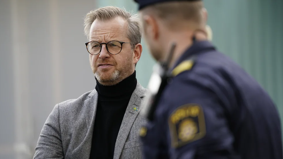Pressad. Inrikesminister Mikael Damberg (S) ansvarar för brottsbekämpningen i regeringen, och utvecklingen är på väg åt fel håll.
