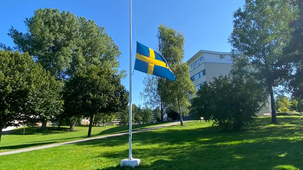 Dagen efter dödsolyckan flaggandes det på halv stång i Brandkärr. Nu står det klart att inget brott kan sättas i samband med den treåriga pojkens död.