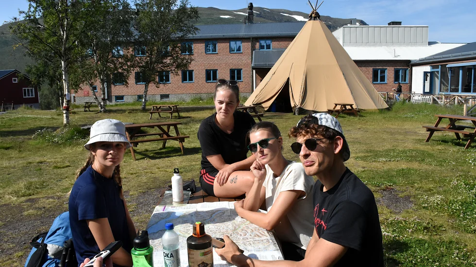 Sofia Röhr, Hanna Nordquist, Jelena Harju och Imad Bensaid har varit i Abisko tidigare och ville komma tillbaka. "Det är så vackert", säger de. 