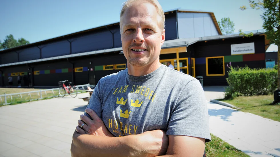 Magnus Hävelid, ex-ESK:aren, leder Sverige i VM-semifinalen mot Finland ikväll.