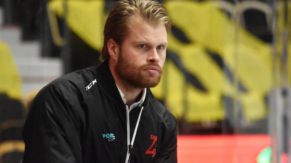 Johan Burlin lämnade SK Lejon efter säsongen. Till hösten har han inget nytt uppdrag, men är öppen för fortsättning som tränare.