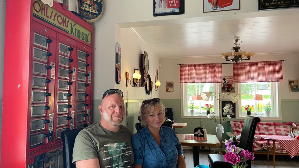 Mathias Stern och Lena Almne är tacksamma för att de och deras barnbarn klarade sig vid båtexplosionen i Gryts skärgård.