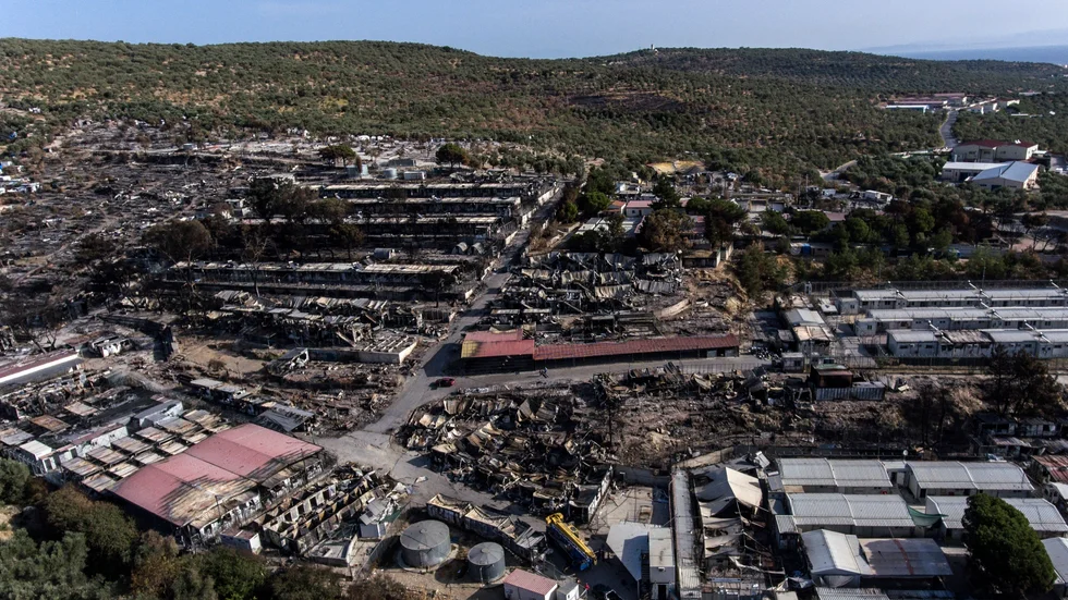 Ödeläggelsen i lägret Moria syns på ett flygfoto. Fyra män misstänks nu för mordbrand. Arkivbild.