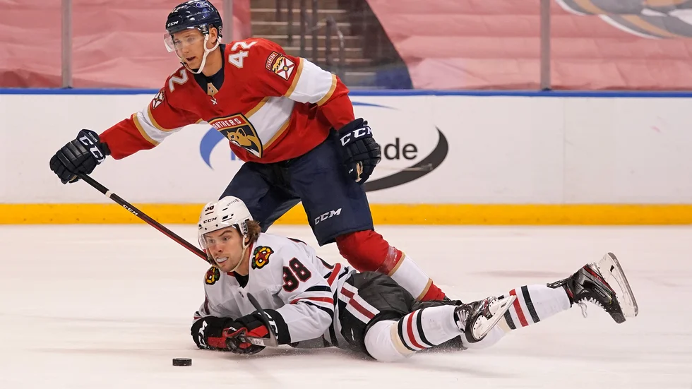 Gustav Forslings Florida har inlett NHL med 19 segrar på 28 matcher. Fyra svenskar återfinns i laget, fast så mycket svensksurr blir det inte. "Det är väl om vi är själva någonstans. I omklädningsrummet och på isen ska vi oss hålla till engelska", säger Forsling.