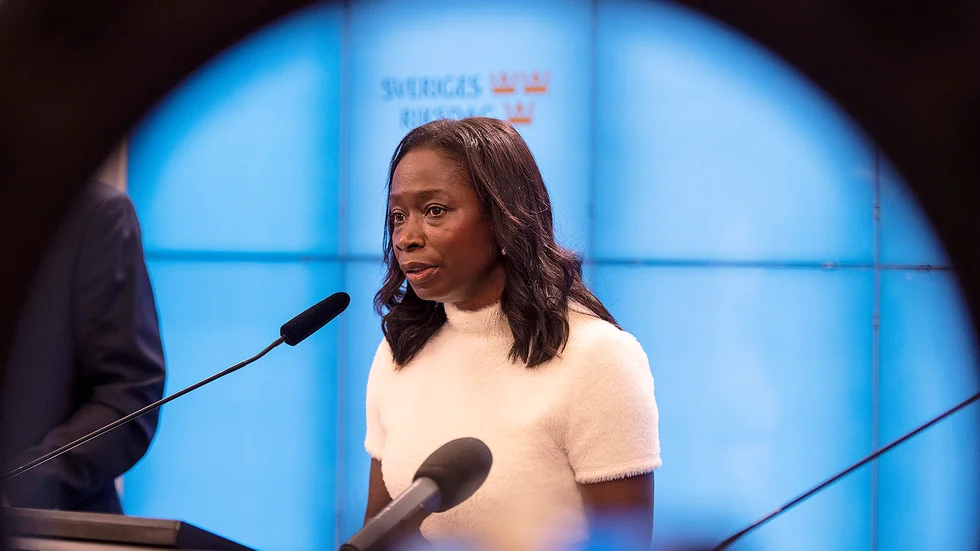 Märkligt att Liberalernas partiledare Nyamko Sabuni vill liera sig med Sverigedemokraterna, anser skribenten. 