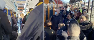 Smockfullt på tåg och bussar efter tågstopp: "Mycket olyckligt"