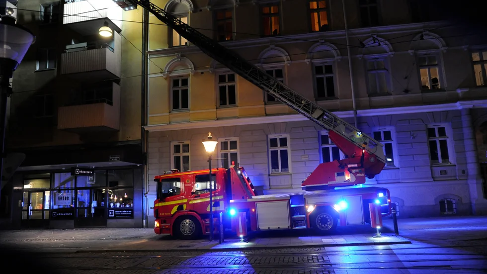 Fasadputs har lossnat och fallit ner på Drottninggatan i Norrköping.