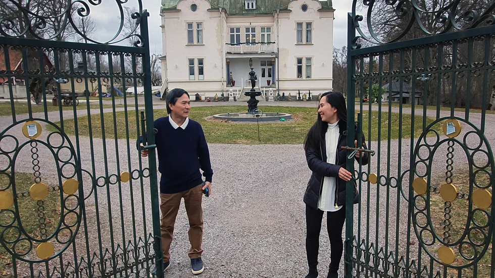 I höst ska Cong Quoc Ha och dottern Anh öppna upp sitt hem i anrika Sjögestad Bro 1. Då finns chans att beskåda massor av konst.