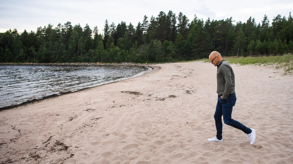 Gustav Carlsson på Seskarö inför förra sommarens inspelningar. Produktionen återvänder inte i år trots att Norrbotten har funnits kvar i tankarna. 
