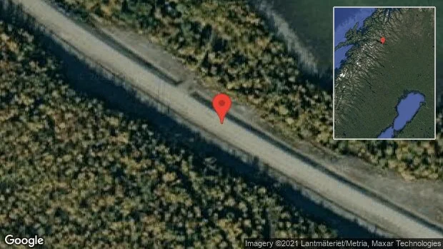 Olja på vägen stör trafiken på E10