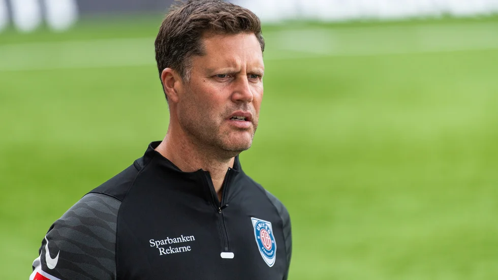 Fredrik Bernhardsson vill gärna se Mia Jalkerud och Paulina Nyström i Eskilstuna United även nästa år.