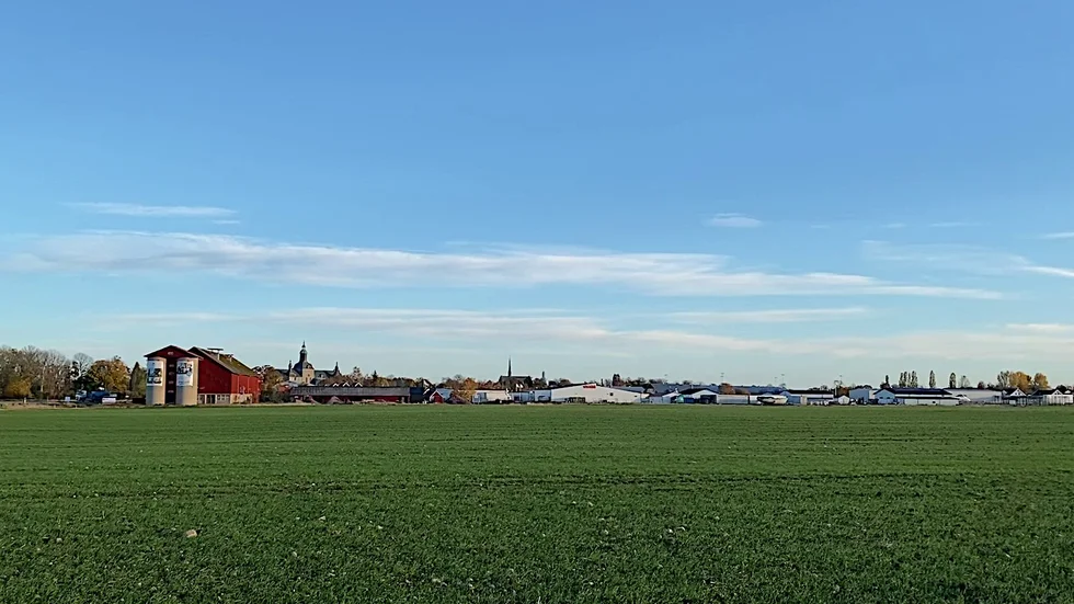 Vid Ödeshögsvägen och i närheten av den välbekanta ladan planeras ny industrimark.