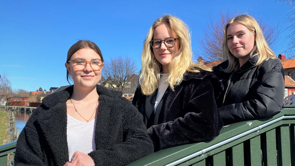 Alva Dahlblom, Emma Sjövoll och My Källman har med sitt UF-företag skapat podden "Prata ut" med syftet att normalisera svåra samtalsämnen för att främja psykisk hälsa bland unga.