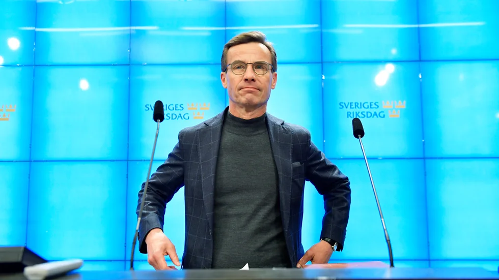 "M lyfter fram två mått på integration: egen försörjning och språkkunskaper. Målen bryts ned till 100 politiska reformer." 