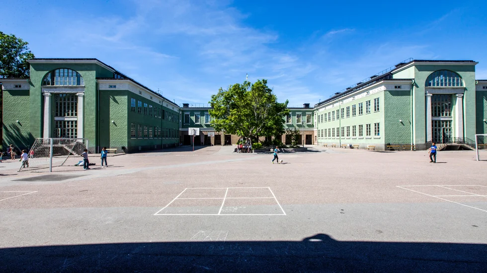 Det är viktigare eleverna får vara kvar i Vaksalaskolan, skriver Kent Ström