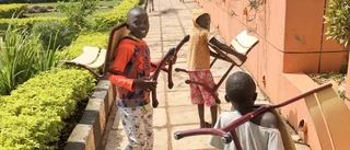 Skolmöbler från Skellefteå har kommit till användning i Uganda: ”Oroligt och osäkert in i det sista”
