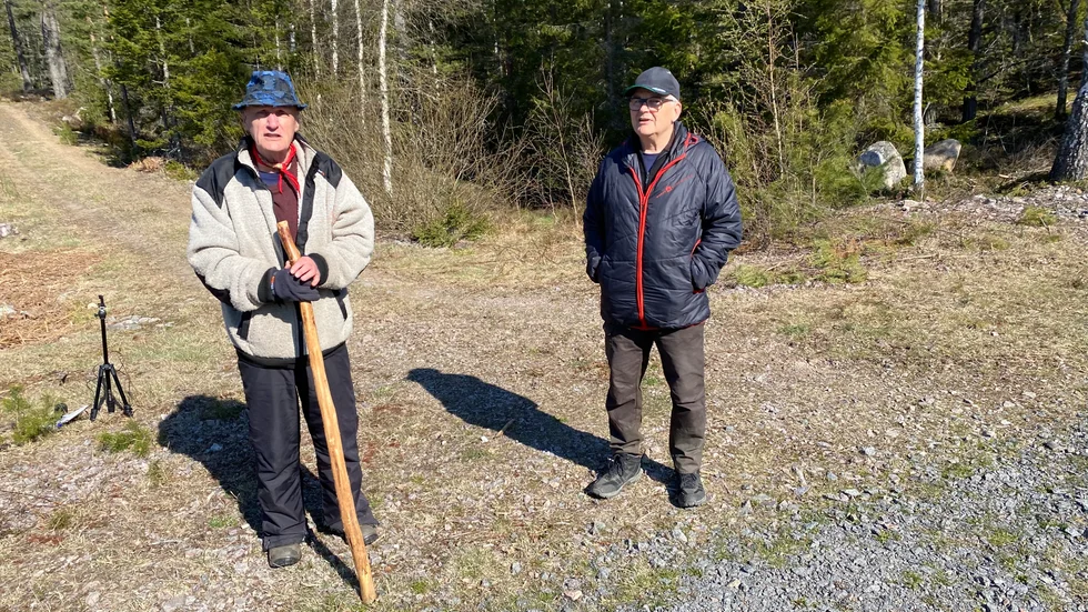 Lennart Facius och Ivar Eriksson är några av de i Västerviks kommun som bor allra närmast ett vindkraftverk. 