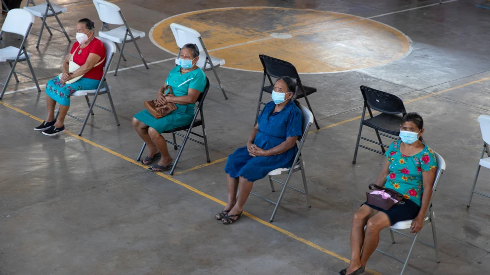 Barnmorskor i San Jacinto, Guatemala, som har vaccinerats mot covid-19. Bild från i mars.