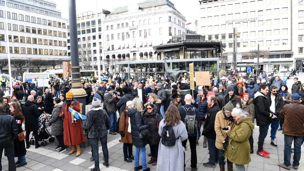 Man finner inte ord när man ser vaccinmotståndarnas demonstrationer i Stockholm 1:maj, skriver Börje Skjoldhammer.