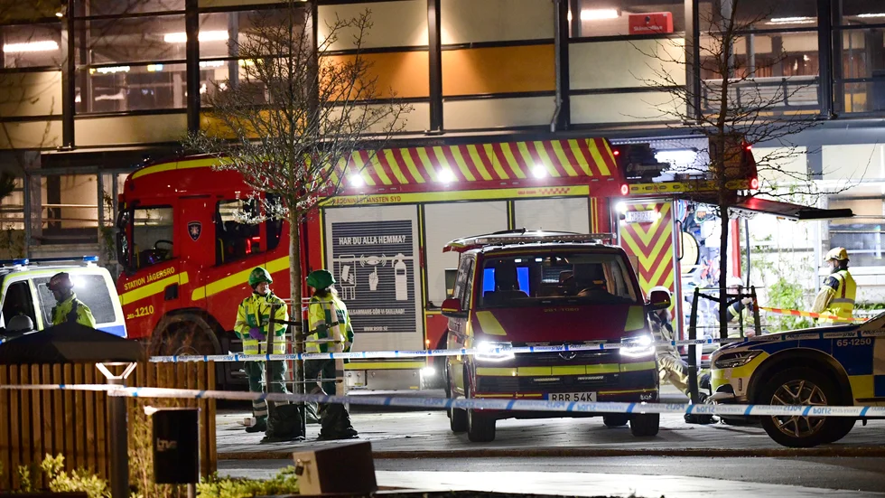 Ett misstänkt föremål undersöktes av polisens nationella bombskydd, som konstaterade att det var ofarligt.