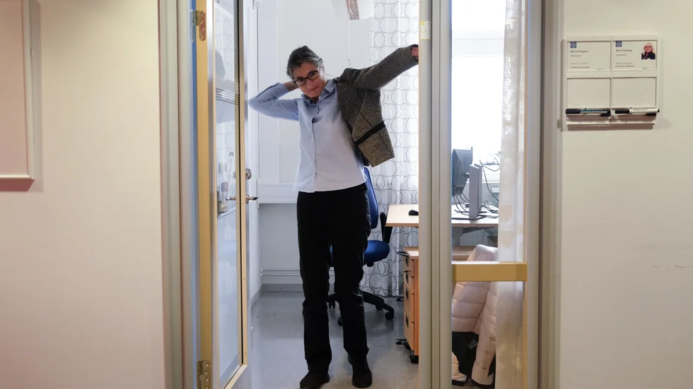 Britt Åkerlind, regionens smittskyddsläkare, meddelar att antalet provtagningar fördubblats i länet. Samtidigt har den nya virusvarianten omikron fått allt större uppmärksamhet.