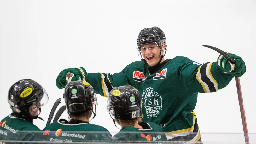 Jubel efter 5-1 målet av Rasmus Lundh Hahnebeck, ESK.