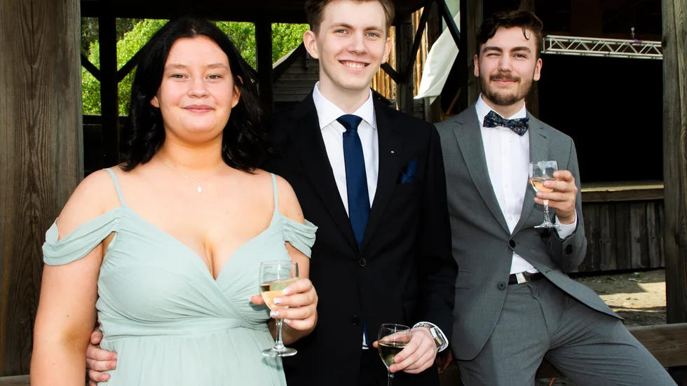 Studentmingel på Western farm i Boden. Maja Ek-Edenhagen, Noah Wärnberg och Oskar Botmar.