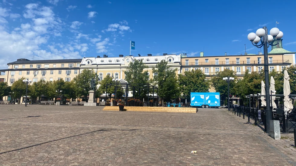 En potentiell nyckel för framgång är att ha relevant digital information om Motala centrum, skriver ledarskribenten efter nyheten att Fastator köpt upp flera fastigheter kring Stora torget i Motala. 
