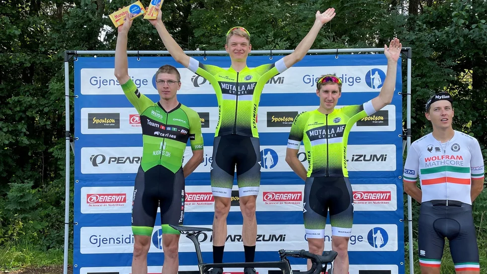 Två Maifare på prispallen efter Brudfjällsracet i Håverud. Jacob Ahlsson vann, Wincent Wallinder kom tvåa, Niklas Jagerstål trea och Marcus Jansson fyra. Ahlssons seger innebär att han går upp på andraplats i Swecups totalställning. 