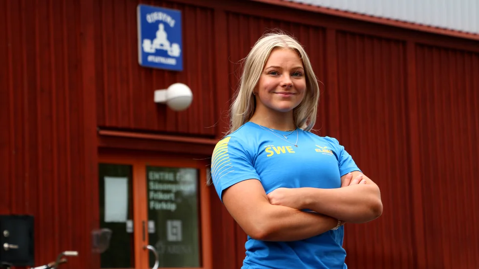 Alba Boström fixade två medaljer under VM i strykelyftning.