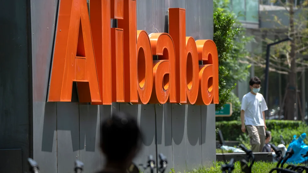 Den kinesiska e-handelsjätten Alibaba rasar över 10 procent efter att ha redovisat lägre intäkter än väntat. Arkivbild.