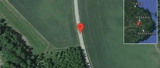 Lastbil stillastående på väg 545 - helt stopp i ett körfält