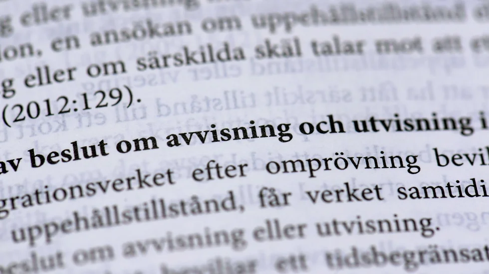"Den som har fått nej på sin asylansökan eller som begått ett allvarligt brott, ska inte själv kunna avgöra när en utvisning ska ske genom att helt enkelt vägra ett covidtest" skriver insändarskribenterna från Moderaterna. 