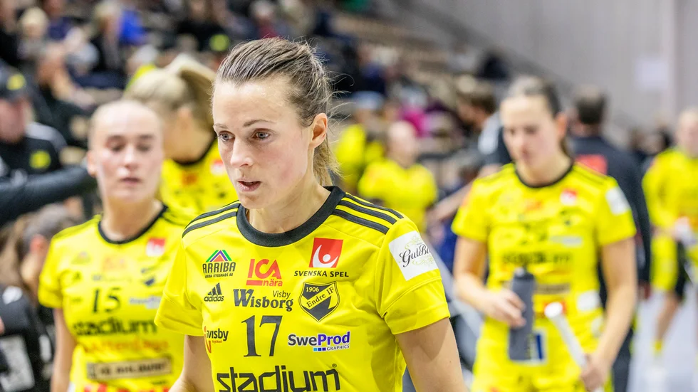Endre och Anna Jakobsson pausar efter att coronasmittan letat sig in i laget.