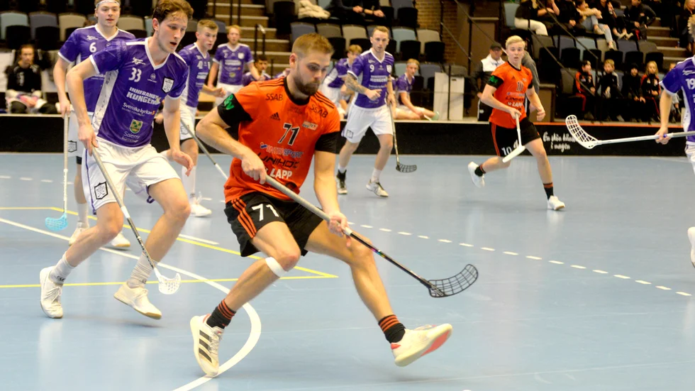 Viktor Palm när han spelade i Onyxtröjan. I första matchen för FBC Nyköping assisterade Viktor till tre mål. Arkivbild