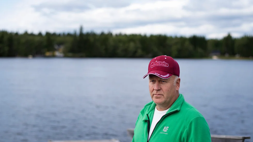 UMEÅ 20190716Sten Eriksson har sin stuga på Storsandskär, och var den som kom först till det störtade flygplanet. Han var beredd på att ge första hjälpen, men insåg fort att det inte fanns något att göra för de nio personer som fanns ombord.Foto: Erik Abel / TT / Kod 10470