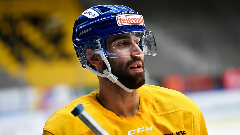 Johan Alm tränar med Skellefteå AIK den 10 november. Hans första lagträning på nästan två år.