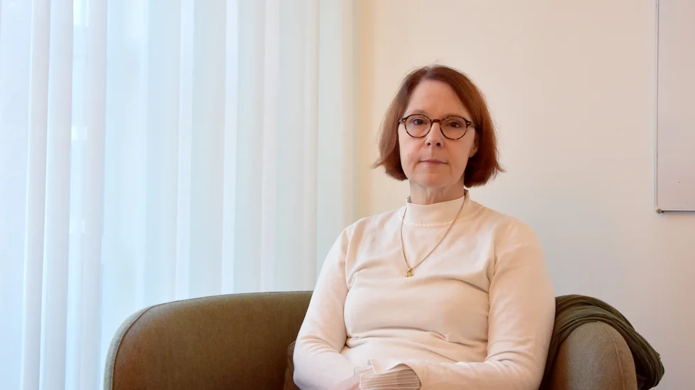 ”Det är svårt att jämföra hårda siffror med människoöden. Anhöriga är otroligt trötta underrådande situation. Vi måste hitta en lösning och fixa det så fort som möjligt”, säger Béatrice Öman (S).