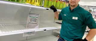 Därför gapar butikernas ägghyllor tomma