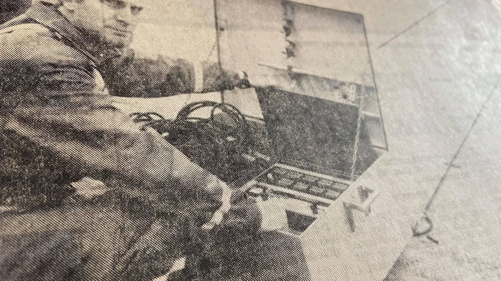 Kuriren för 50 år sedan: Förste poliskonstapel Einar Stanser kollar trafikanalysatorn på Oppundavägen i Katrineholm.