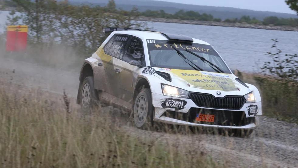 Lars Stugemo i en Skoda Fabia.