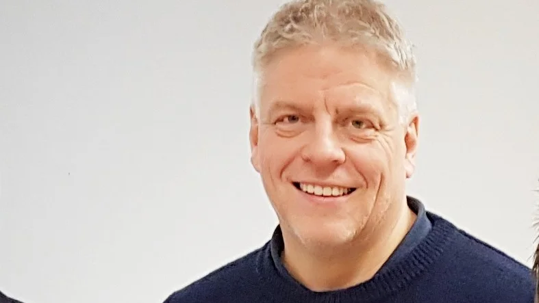Jörgen Divert, hemsjukvårdens rehabchef, berättar att beslutet som tagits grundas på föreskrifter från regionen. (Arkivbild)