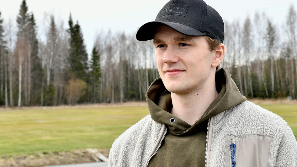 Filip Berglund spelade tillsammans med Philip Broberg, när Edmonton spelade match på rookiecampen.