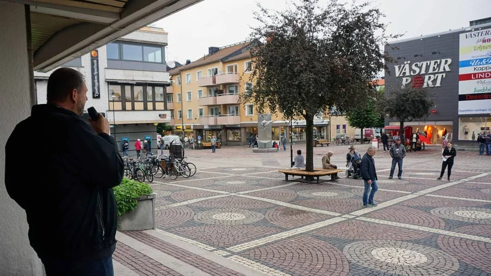Ödsligt. Spötorget gapade tomt när Tomas Kronståhl (S) inledde politikerveckan. Frågan är varför det var så få som kom.