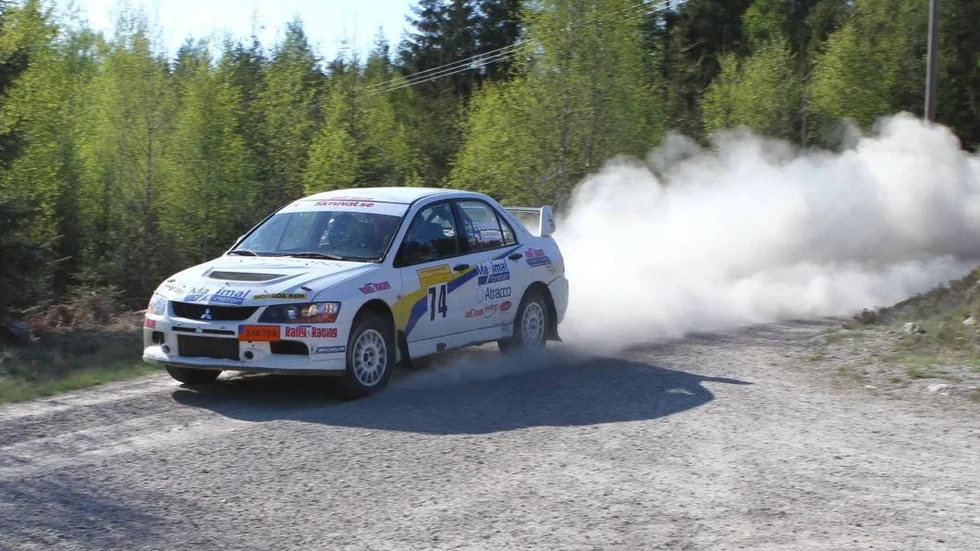 Henrik Appelskogs debut som kartläsare åt Emil Bergkvist slutade med seger i otrimmat fyrhjulsdrivet i South Swedish rally.