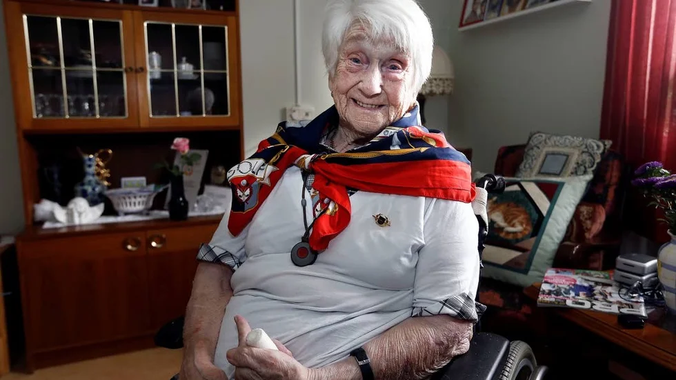 Britta Lindgren från Vadstena brinner för pensionärsfrågor. Hon är mycket aktiv inom PRO och försöker gå på många möten som möjligt.